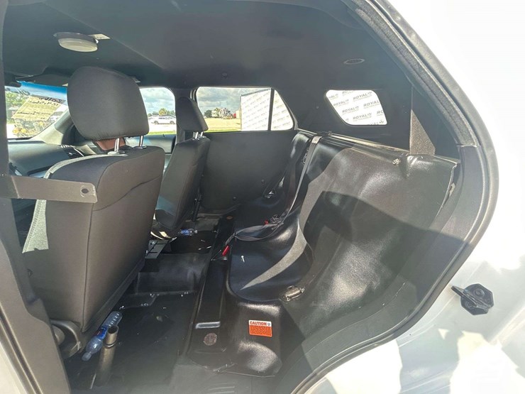 2016-ford-explorer-image-22