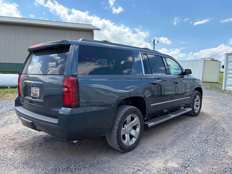 2019-chevrolet-suburban-image-4