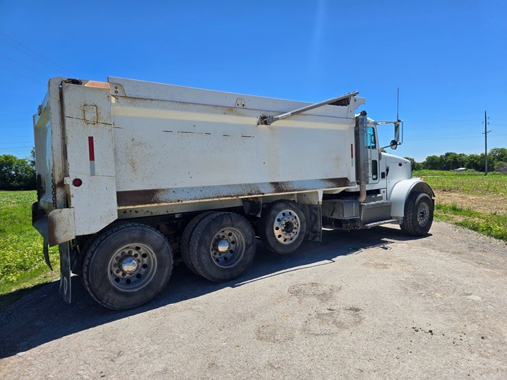 2017-peterbilt-365-image-17