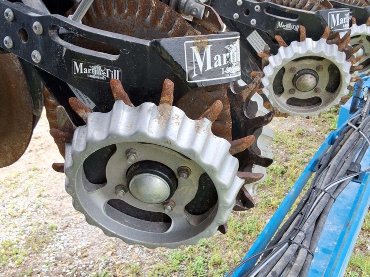 2015-kinze-16-row-corn-planter-with-dry-fertilizer-image-5