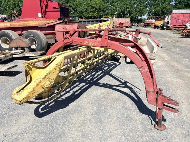 new-holland-256-image-2