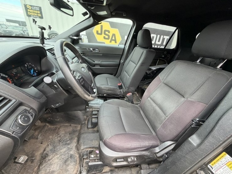 2017-ford-explorer-image-25