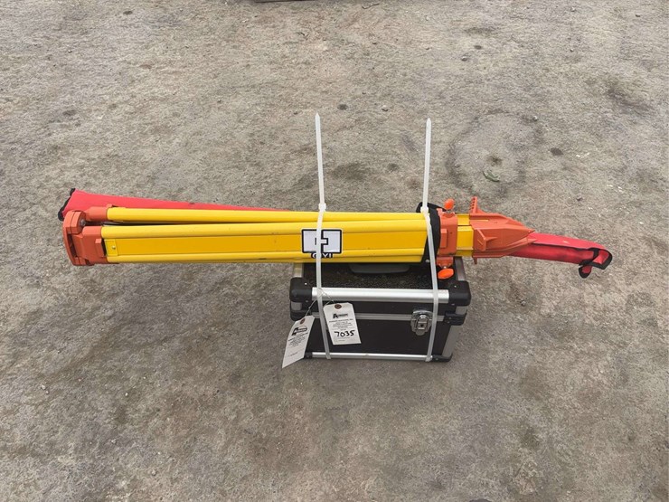 surveying-tripod-with-carrying-case-image-1