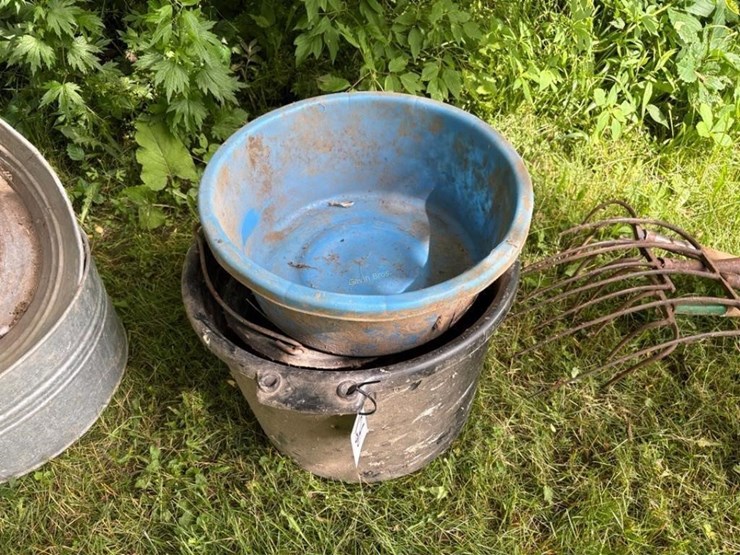 feed-pails-image-2