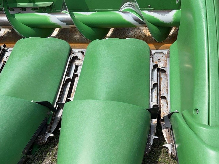 2018-john-deere-12-image-2