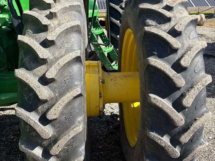2010-john-deere-8320r-image-31