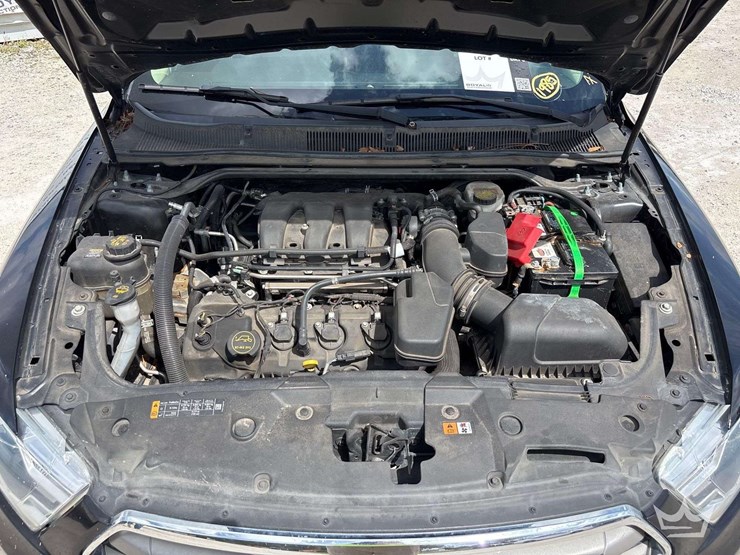 2018-ford-taurus-sedan-image-8