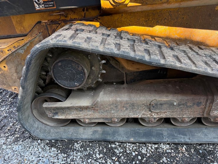 2017-deere-331g-image-13
