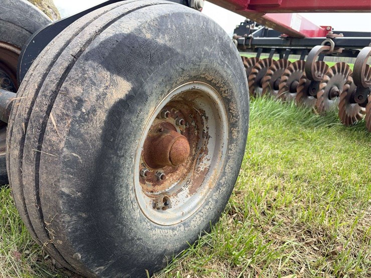 case-ih-330-image-37