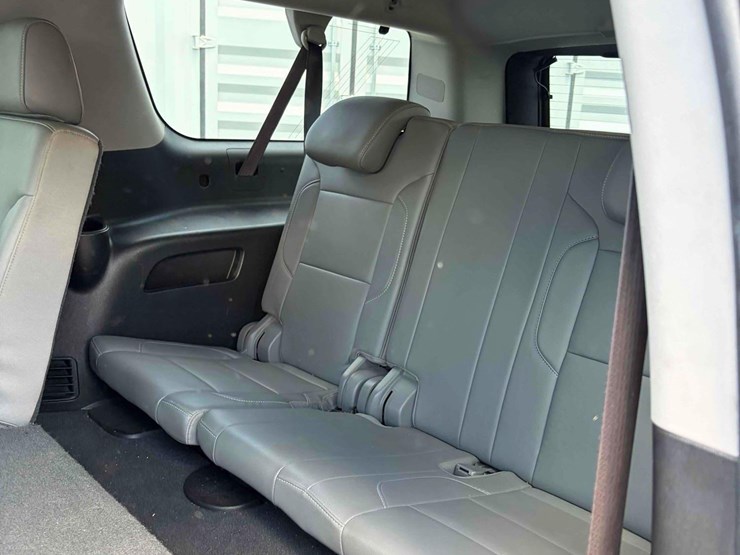 2019-chevrolet-suburban-image-14