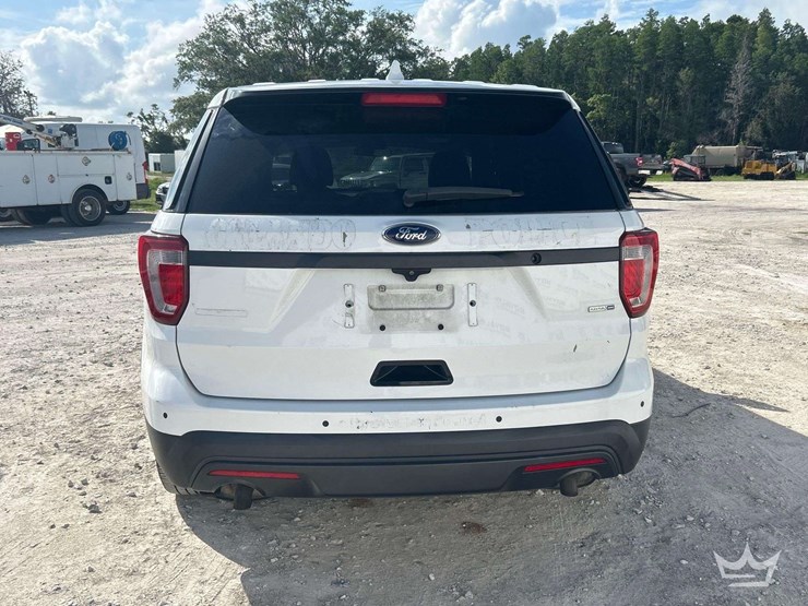 2016-ford-explorer-image-26