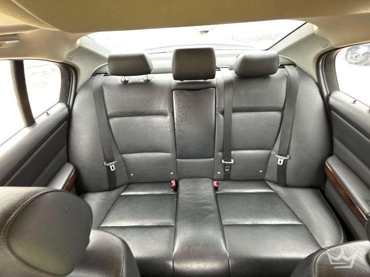 2011-bmw-328i-sedan-image-18