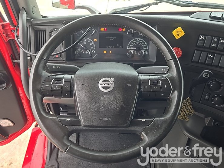 2019-volvo-vnl860-image-60