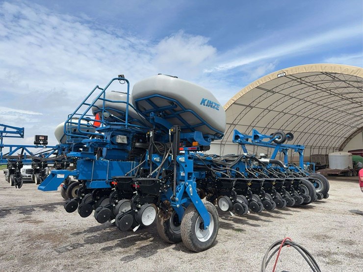kinze-24-center-fill-planter,-30''-image-15