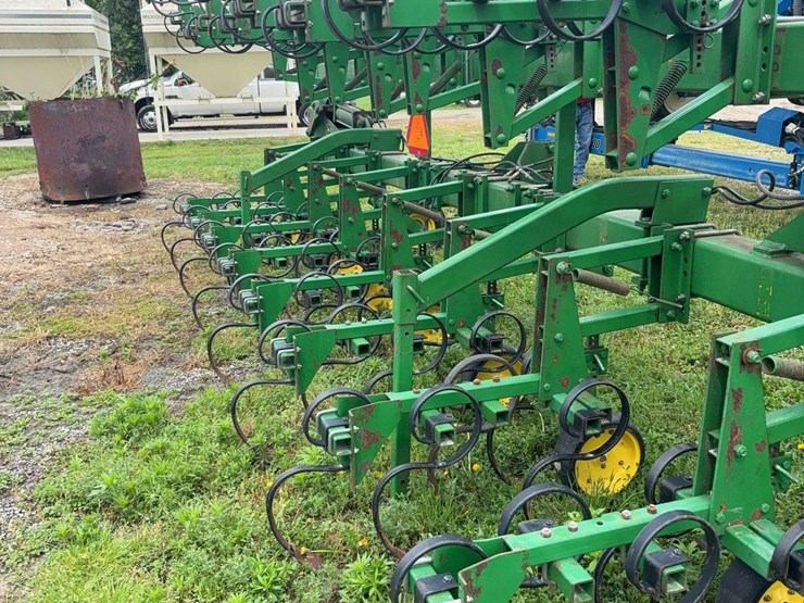 16-row-jd-row-crop-cultivator-image-8