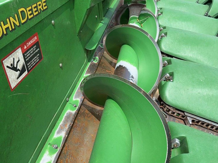 2018-john-deere-12-image-7