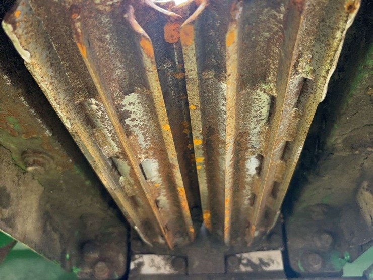 2011-john-deere-608-image-23