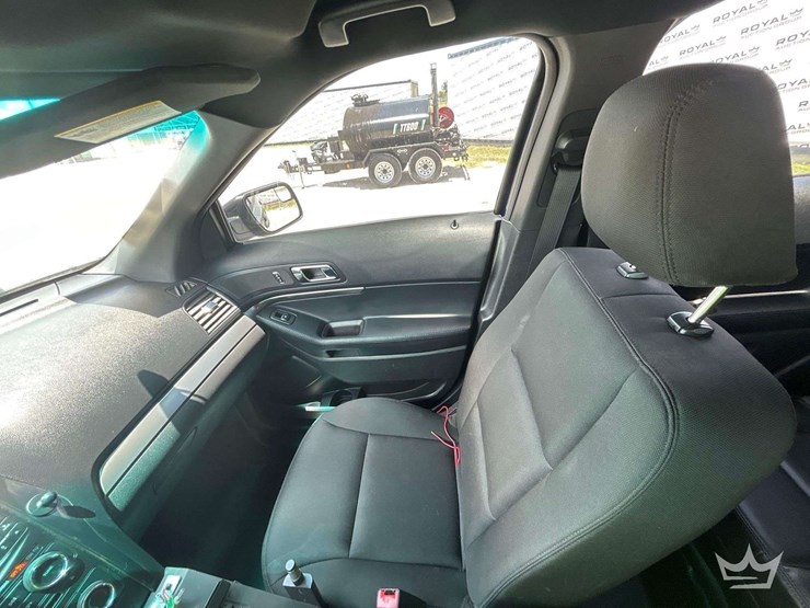 2016-ford-explorer-image-19