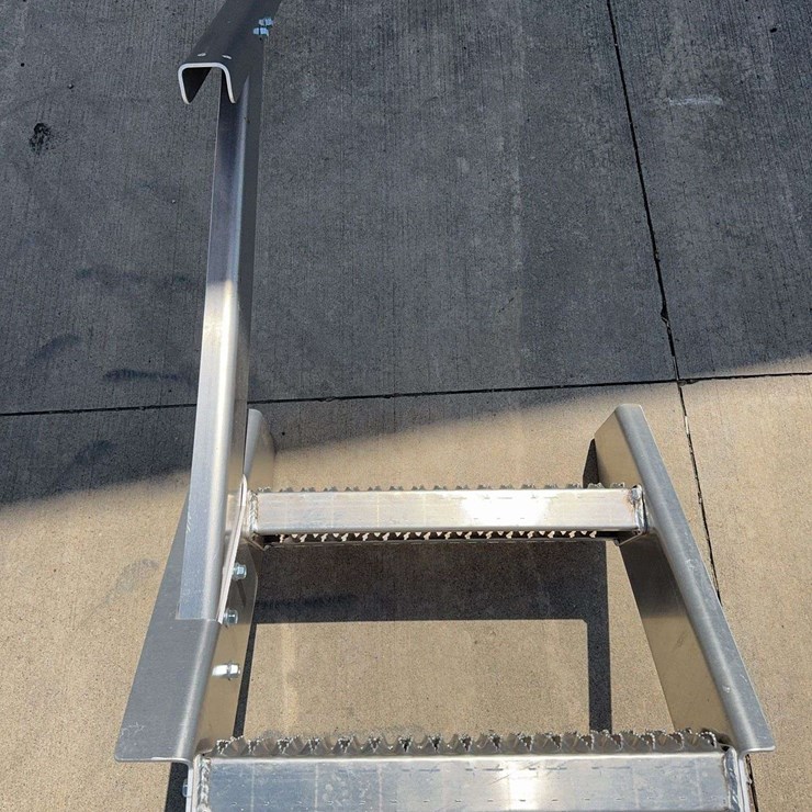 Stainless Steps w/ Handrail