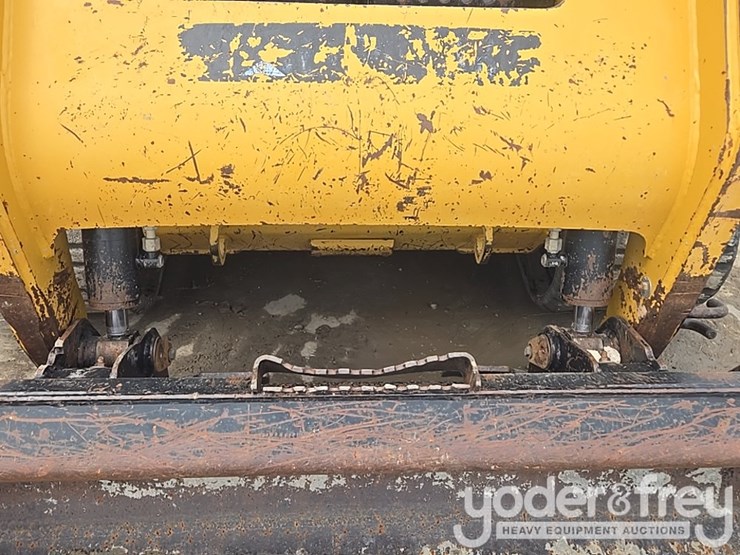 2011-caterpillar-257b3-image-23