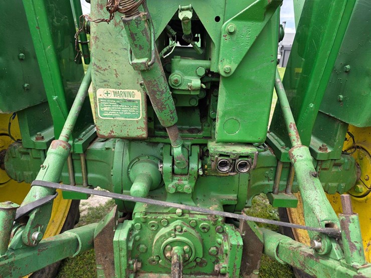 john-deere-3010-image-8