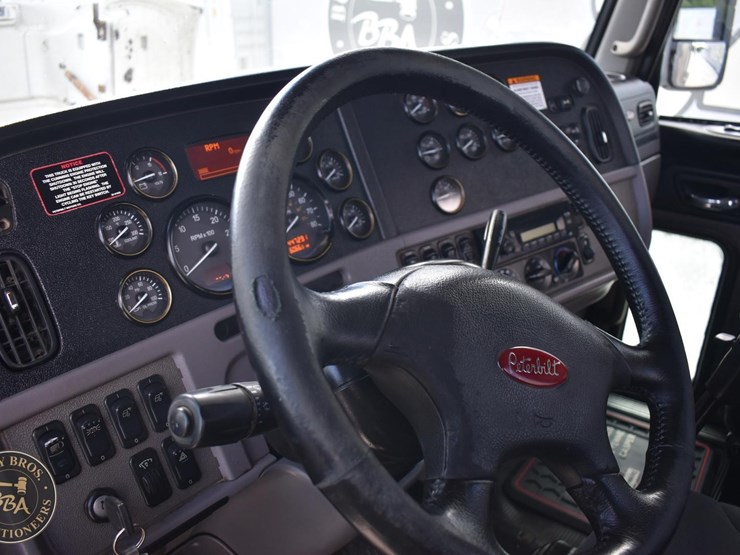 2013-peterbilt-367-image-46