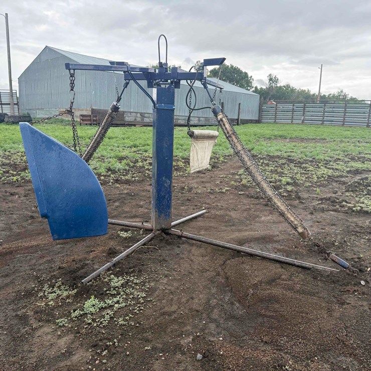 Lewis Cattle Oiler