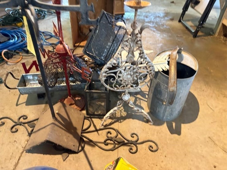 misc-yard-décor,-watering-can-etc-image-6