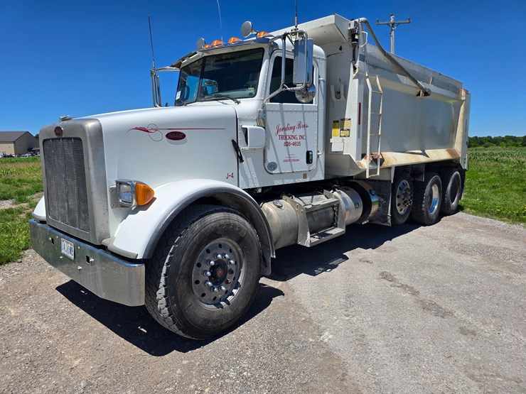 2017-peterbilt-365-image-2