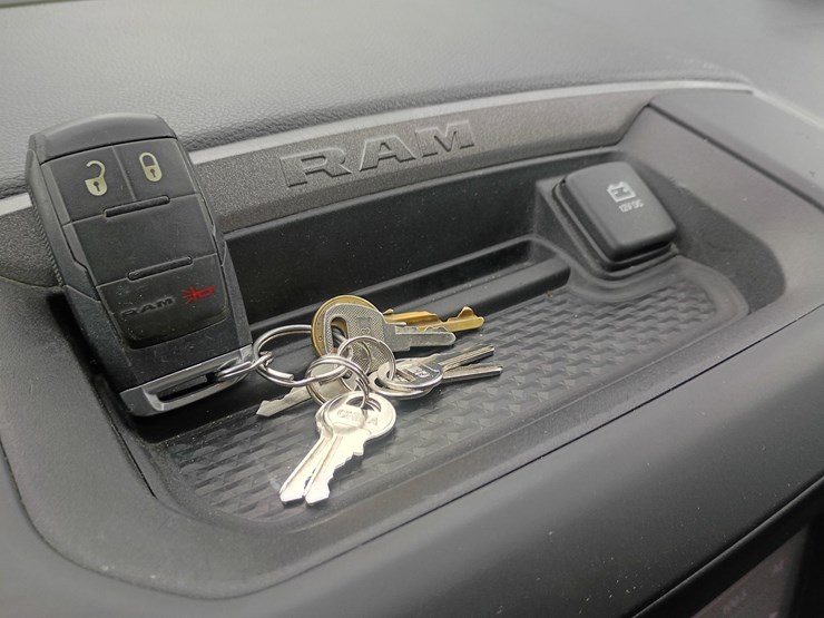 2020-dodge-2500-image-53