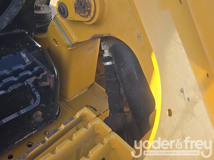 2017-caterpillar-262d-image-18