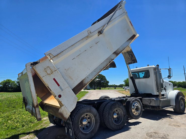 2017-peterbilt-365-image-64