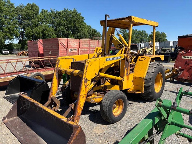 john-deere-310-image-2