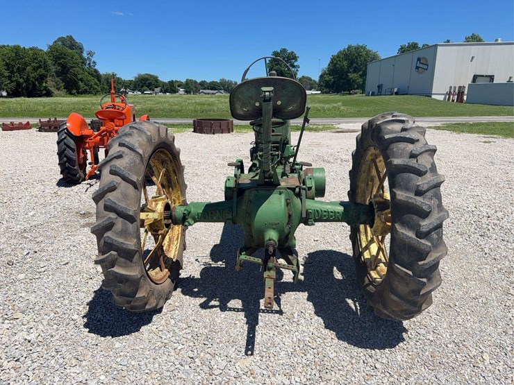 john-deere-b-image-4