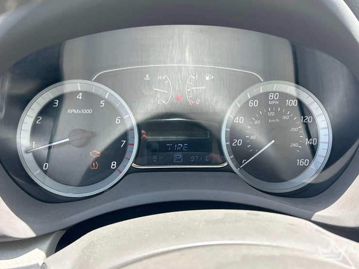 2013-nissan-sentra-sedan-image-13