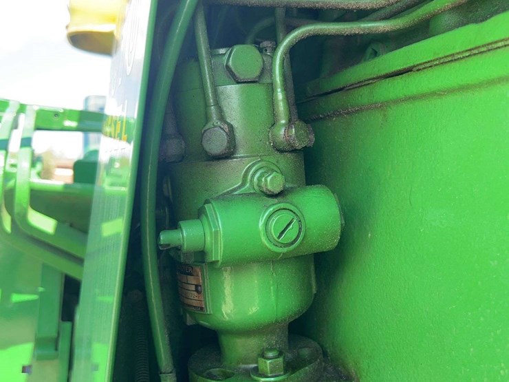 john-deere-4010-image-32