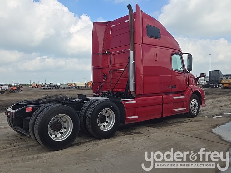 2015-volvo-vnl-image-6
