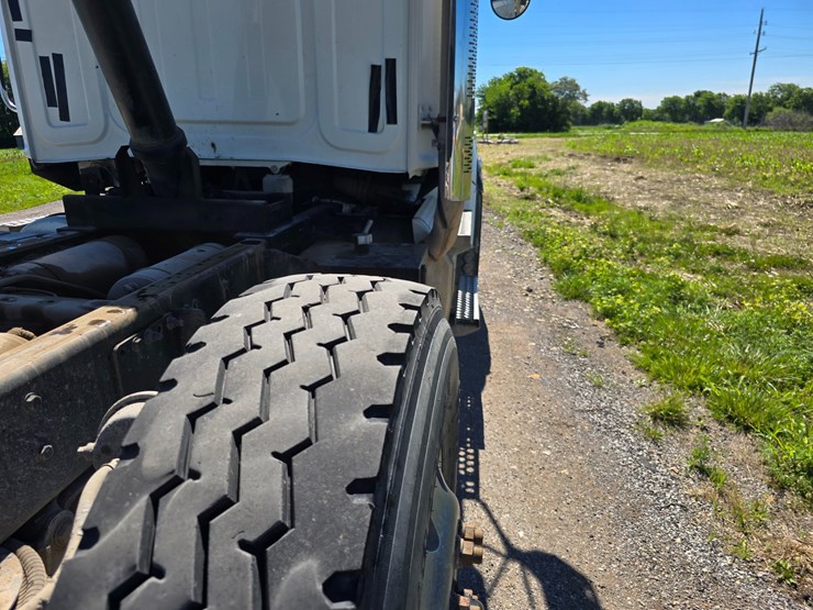 2018-western-star-4700-image-72
