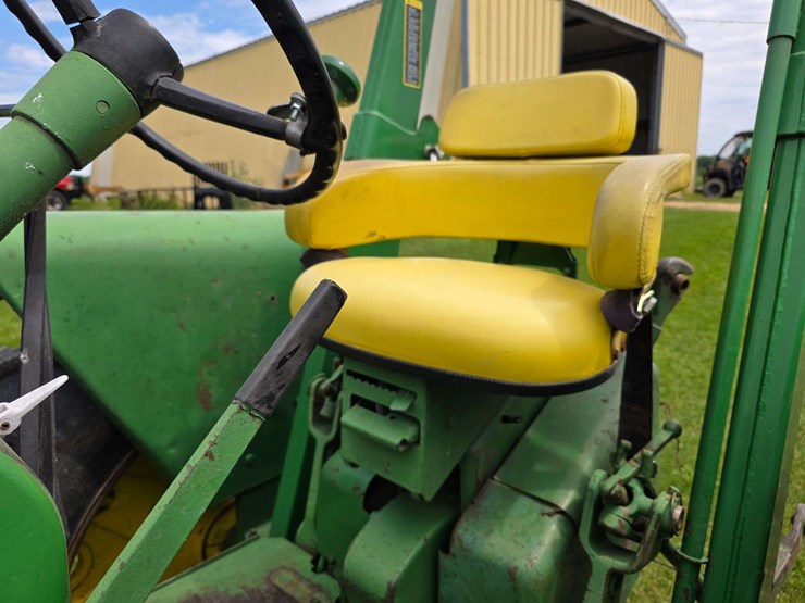 john-deere-3010-image-12