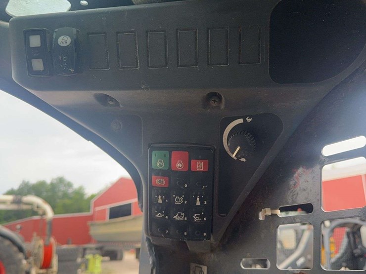 deere-318g-image-32