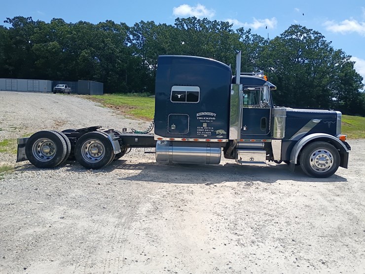 2005-peterbilt-379-image-11