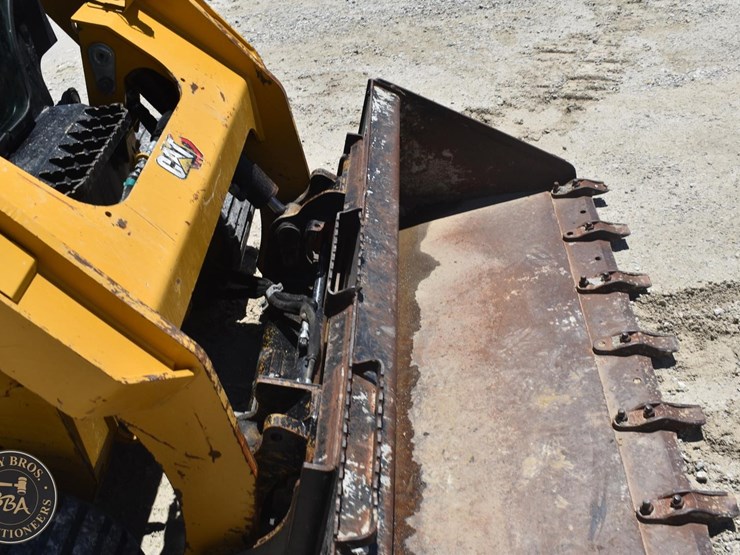 2023-caterpillar-259d3-image-12