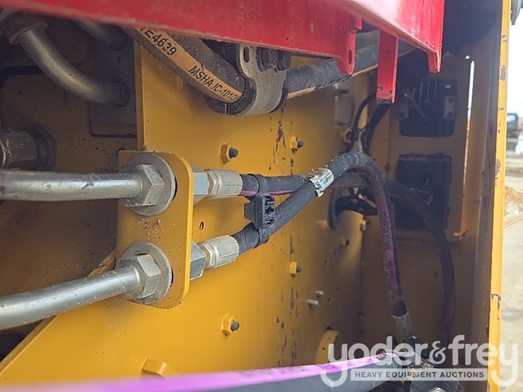 2022-caterpillar-259d3-image-24