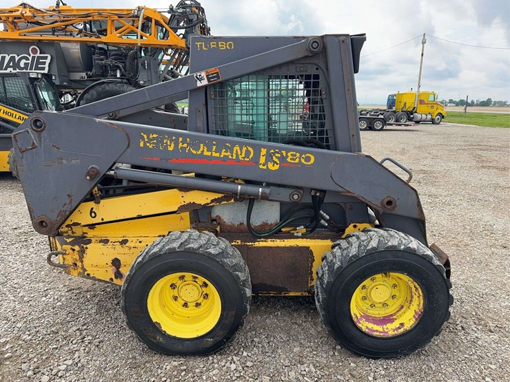 new-holland-ls180-image-4
