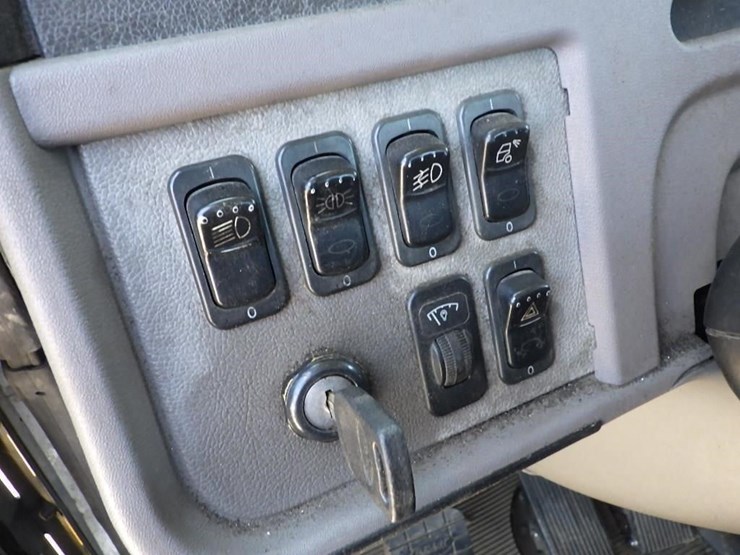 2012-peterbilt-386-image-53