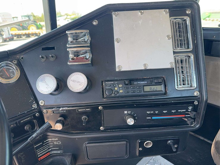 1996-fld-120-freightliner-day-cab-semi-image-38