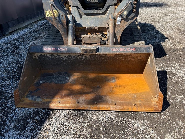 2017-deere-331g-image-9