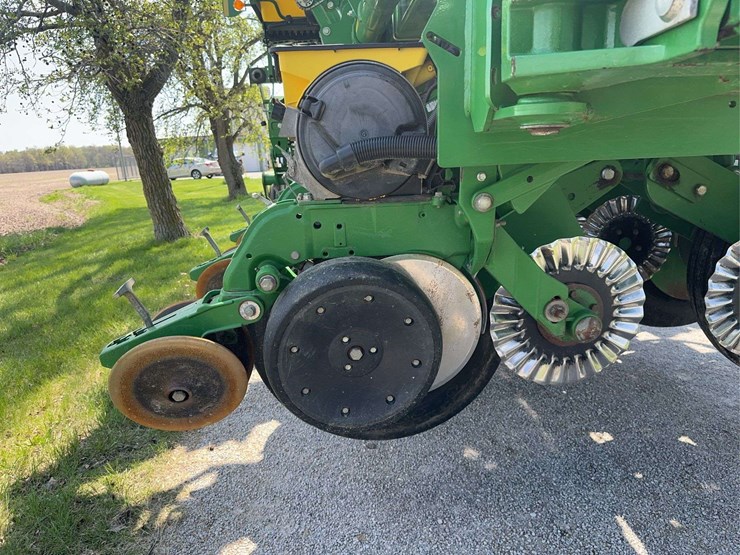 2019-john-deere-1795-image-12