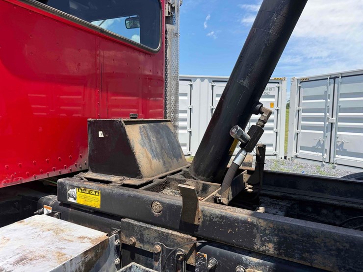 2011-peterbilt-337-image-18