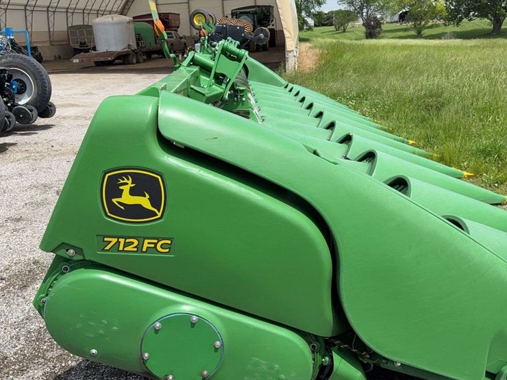 2018-john-deere-12-image-14